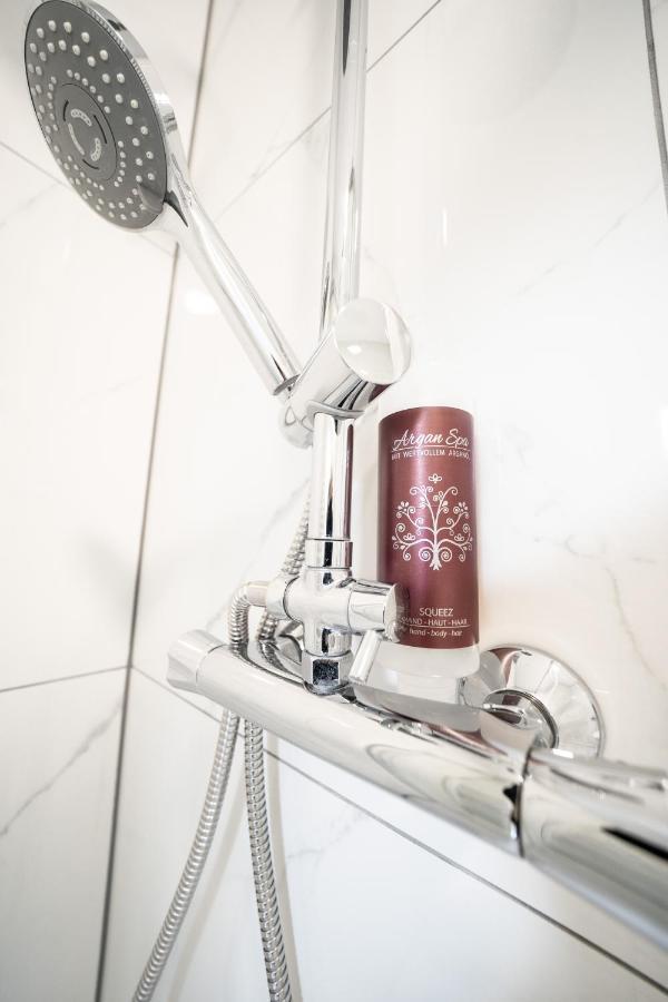 Hotel Zur Alten Stadtkellerei Leipzig Luaran gambar A shower gel