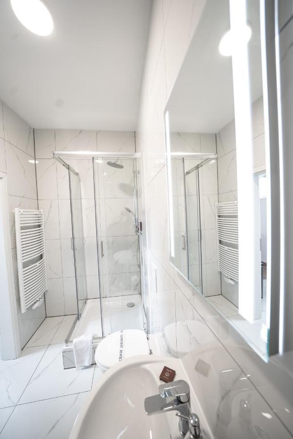 Hotel Zur Alten Stadtkellerei Leipzig Luaran gambar A shower enclosure